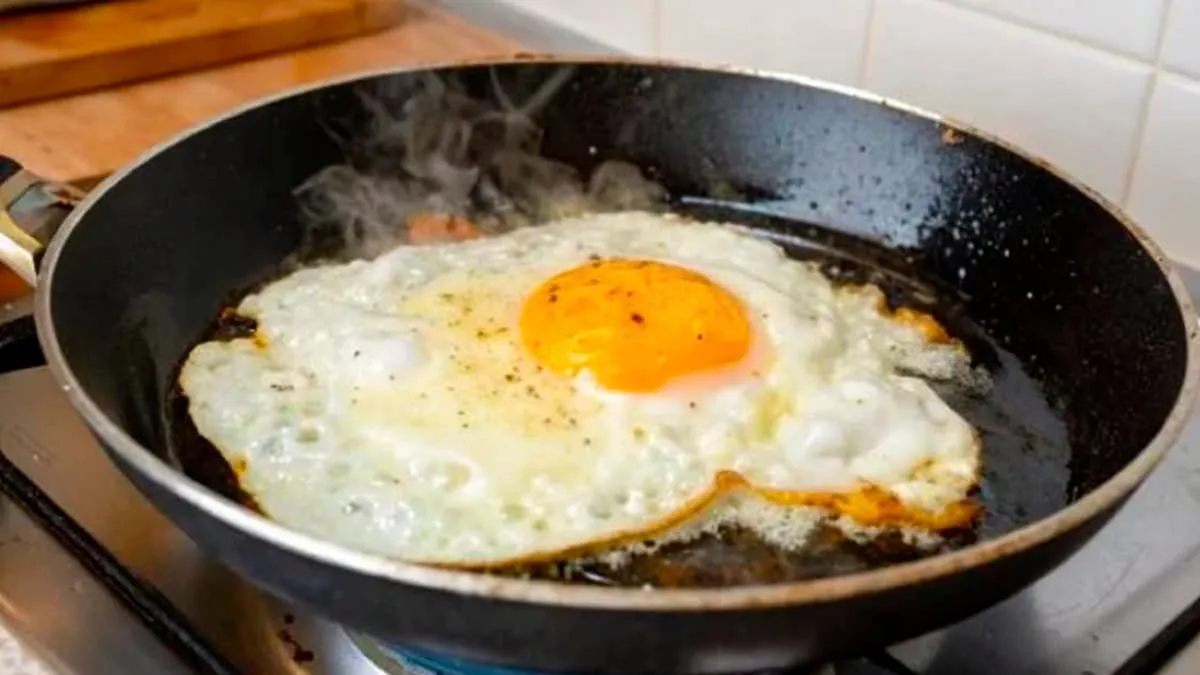 Ein simpler Trick für perfekte Spiegeleier